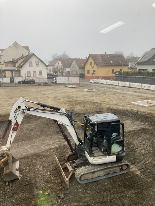 Bild vergr&ouml;&szlig;ern: Verschlossenes Regenr&uuml;ckhaltebecken