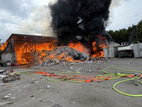 Bild vergr&ouml;&szlig;ern: Bild zu Feuer bei Remondis